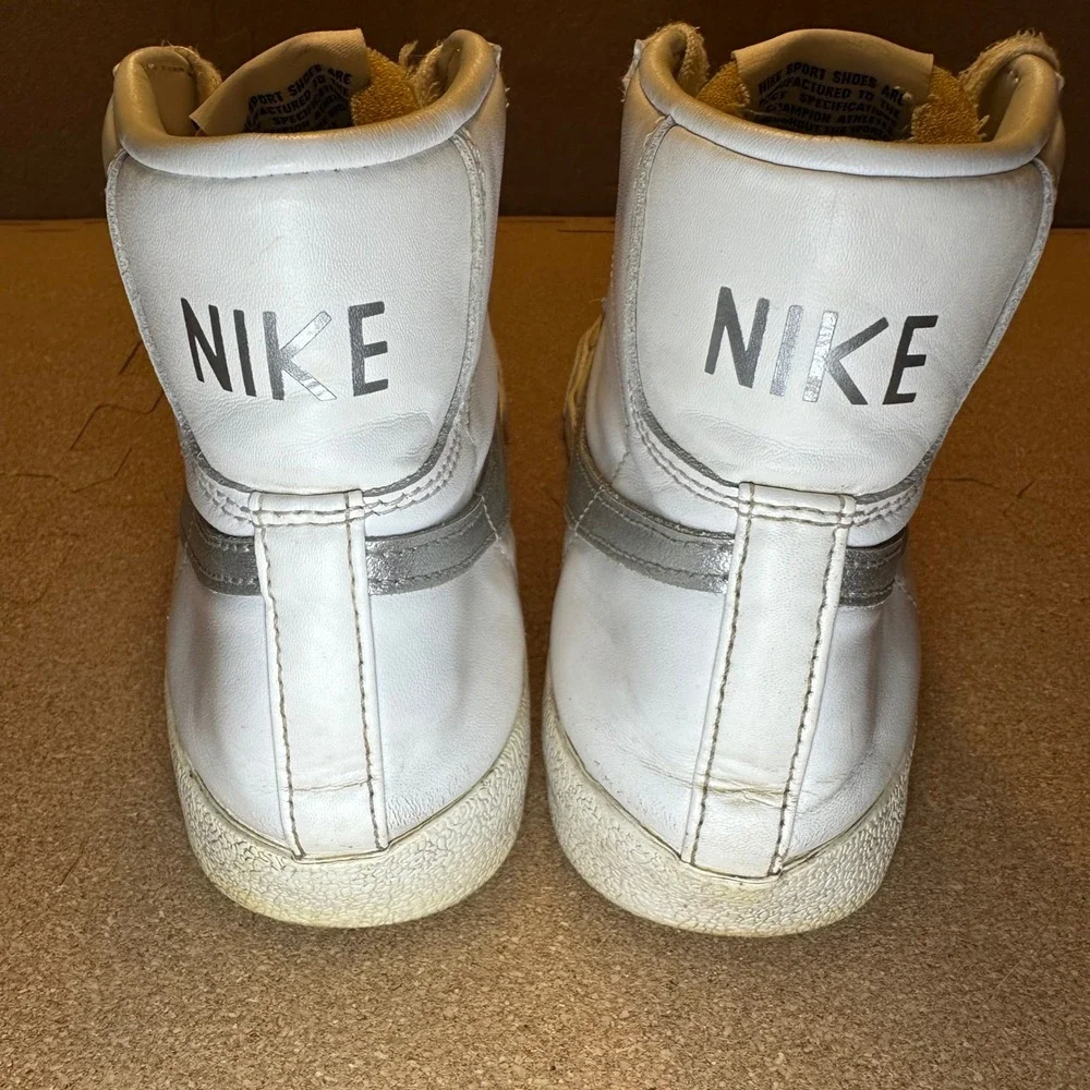 Nike Blazer Mid 77 Vintage White Metallic Silver Sneakers CZ1055-112 Womens 9